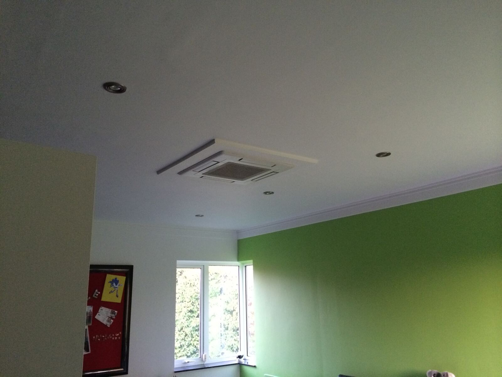 Ceiling cassette in an office