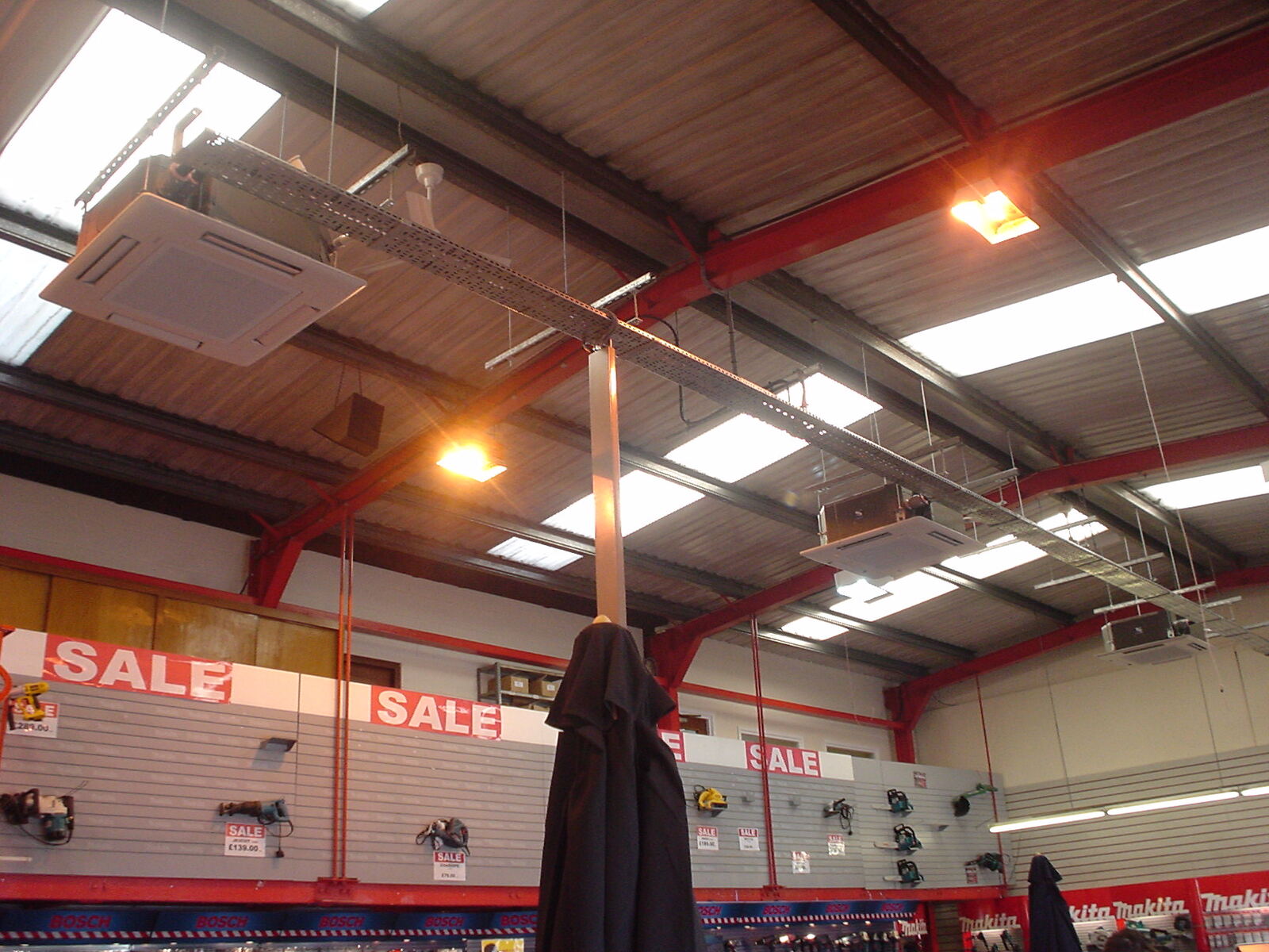Ceiling cassettes installed in a retail showroom