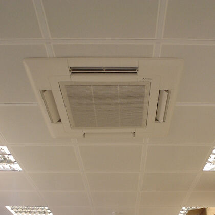 Ceiling cassette installed in a server room